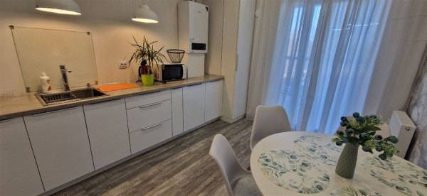 1-к квартира, 3/15 эт., 52м²